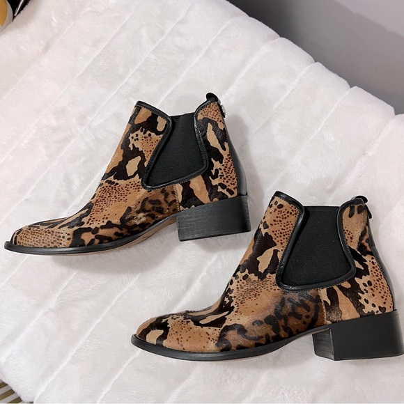 NEW Donald J Pliner Paige Animal Print Calf Hair Booties - Picture 2 of 12